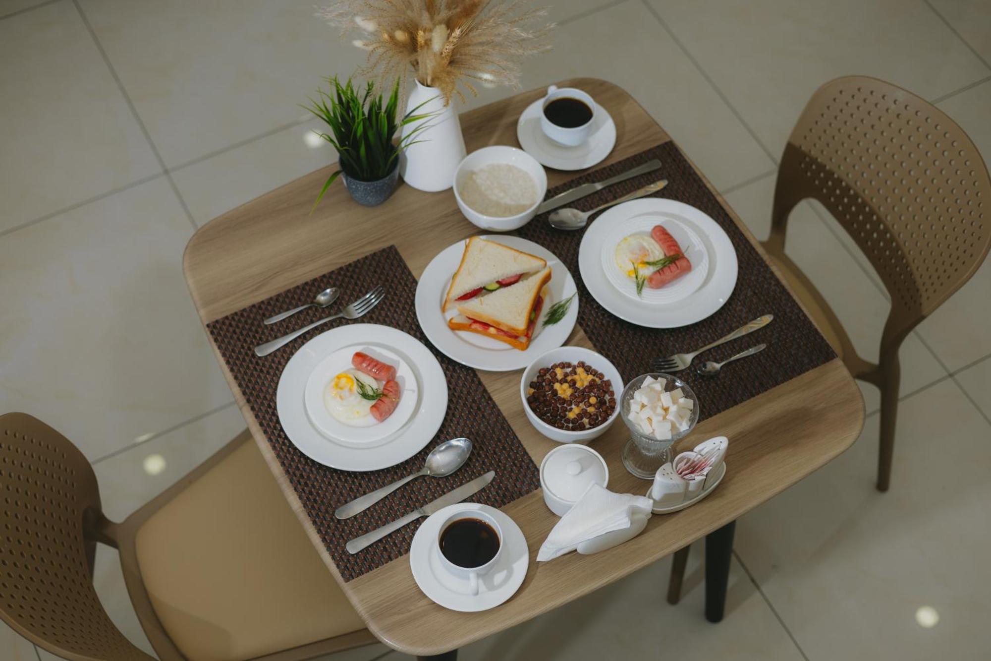 City Hotel Tashkent Bagian luar foto