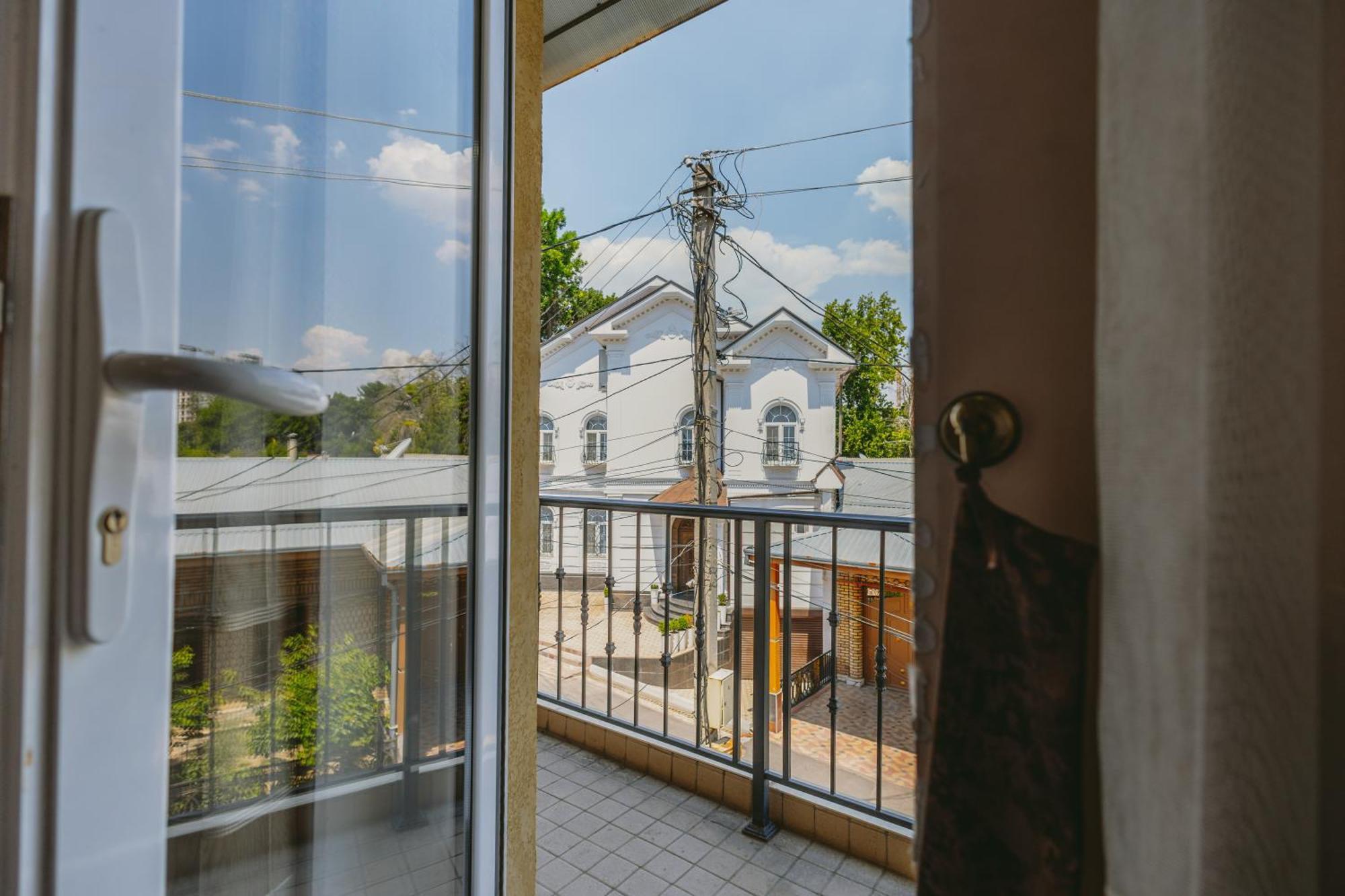 City Hotel Tashkent Bagian luar foto