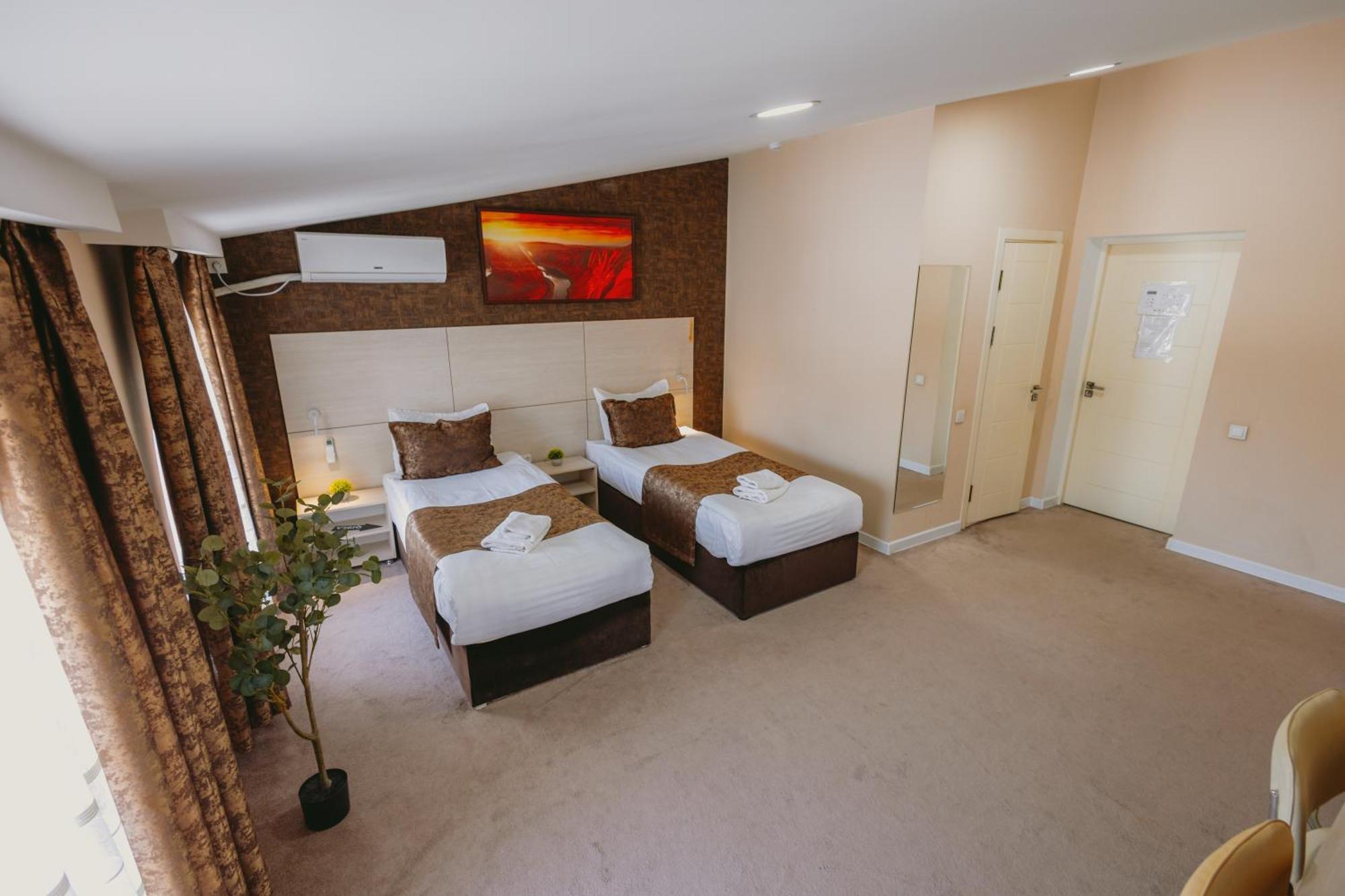 City Hotel Tashkent Bagian luar foto