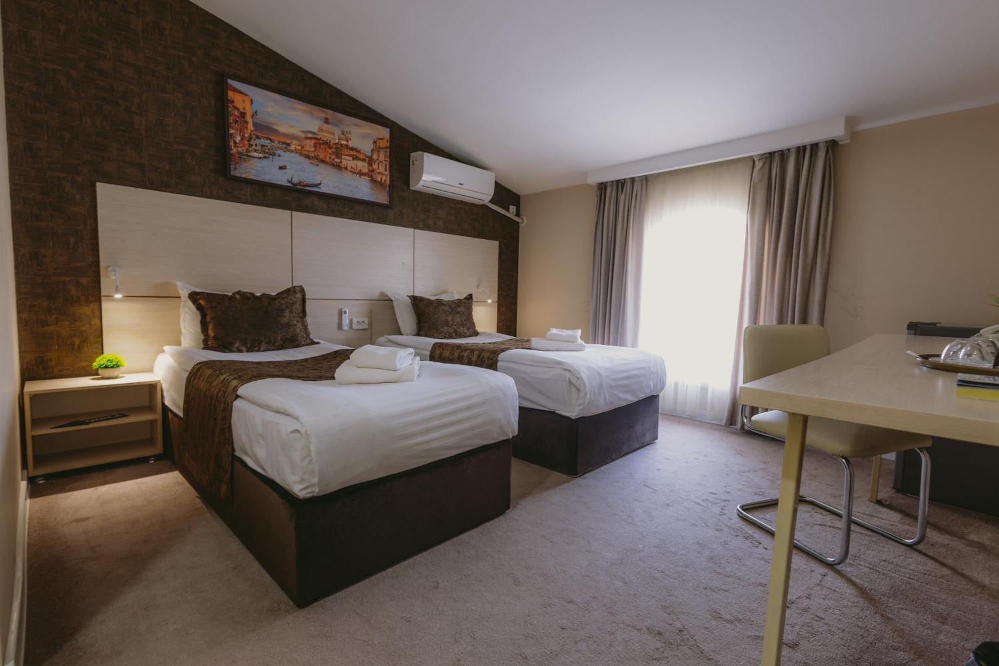 City Hotel Tashkent Bagian luar foto
