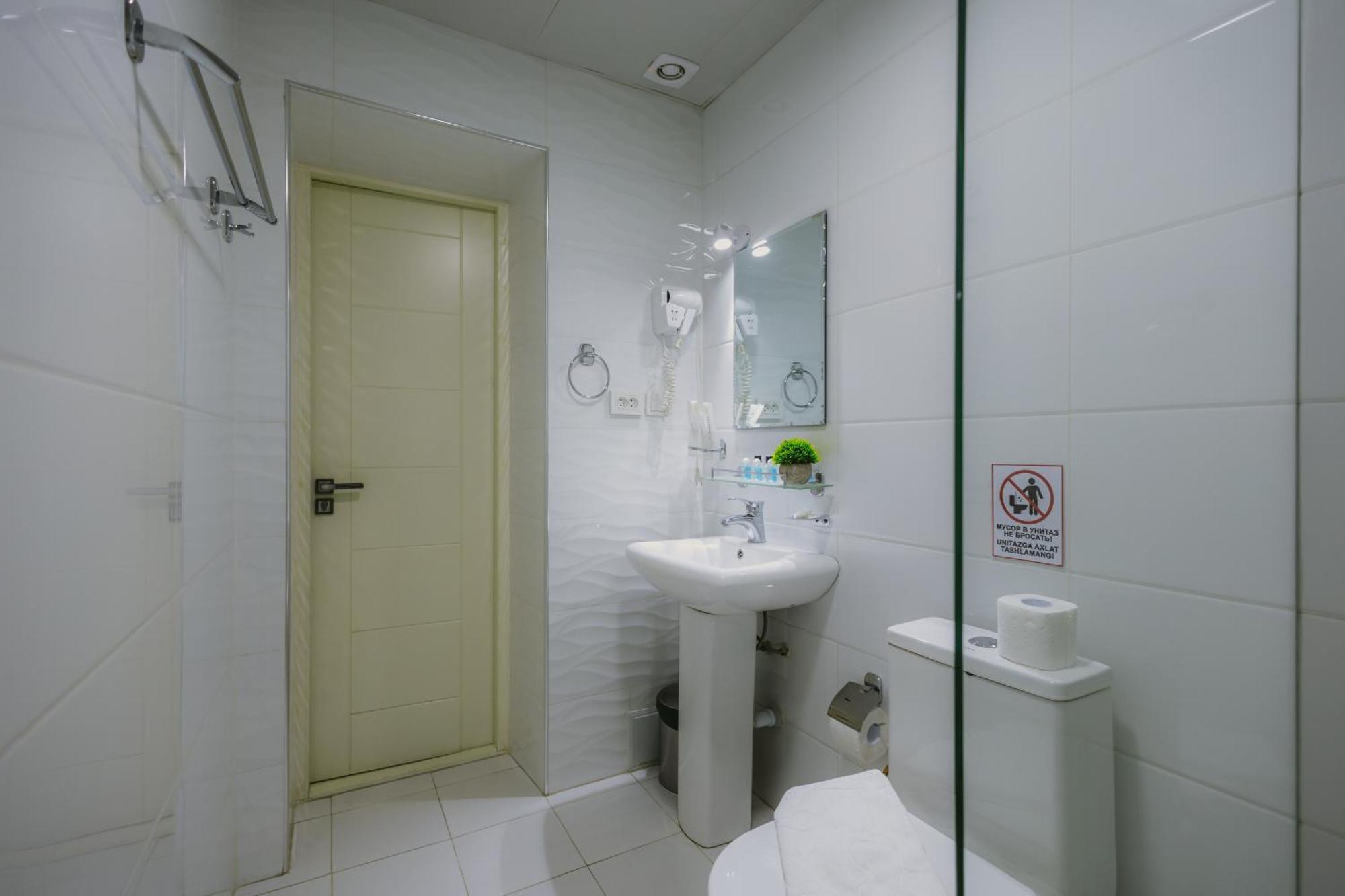 City Hotel Tashkent Bagian luar foto