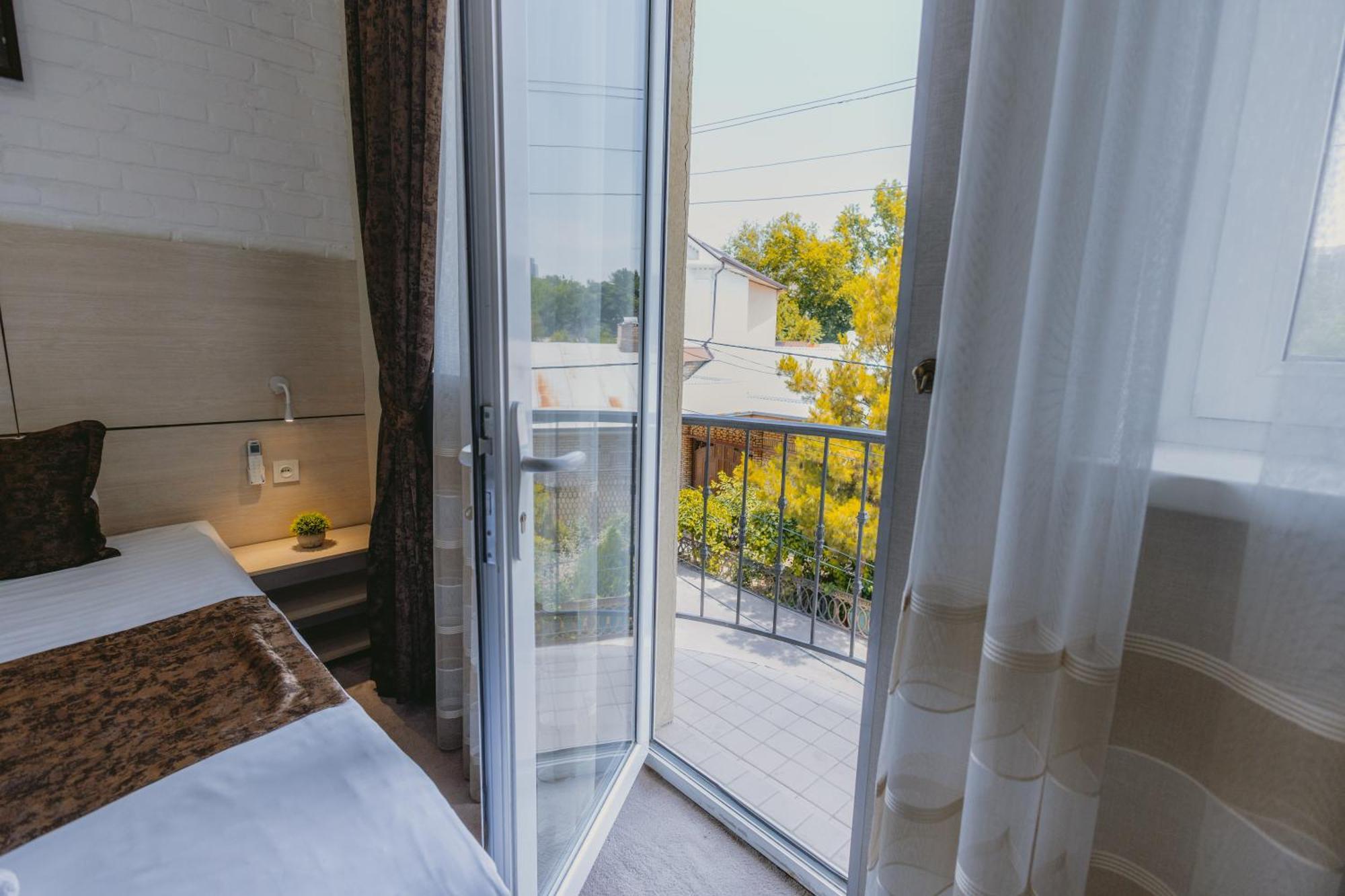 City Hotel Tashkent Bagian luar foto